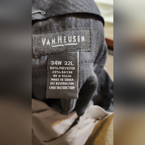 Men Van Heusen Size 34x32 Gray Slacks! I love offers! - Picture 4 of 5
